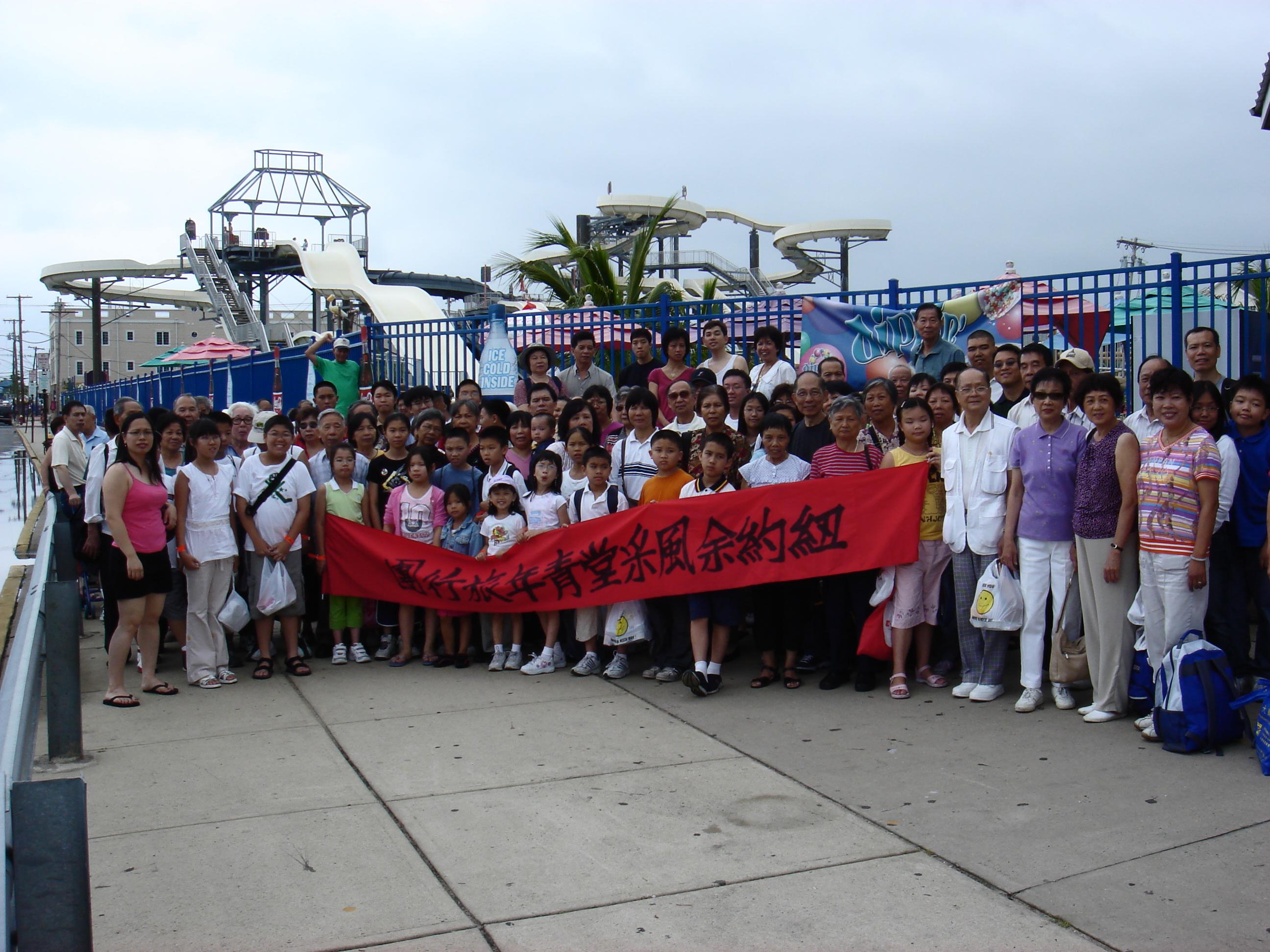 06picnicbusgroup.jpg