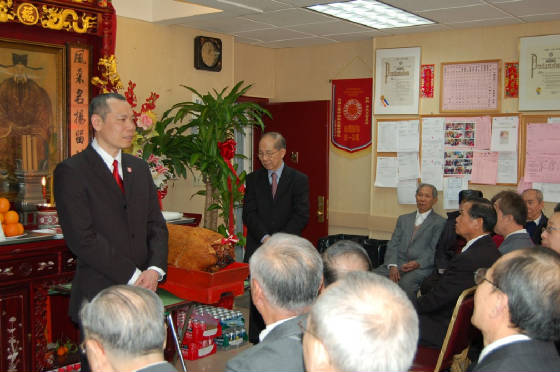 President
                    Gong speaking during luncheon