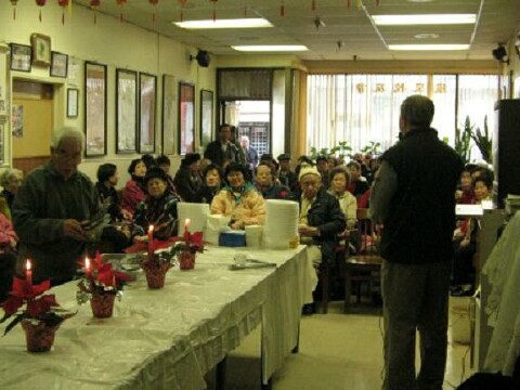 Chairman Kan Yu
                giving speech