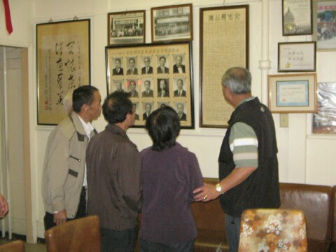 Kan Yu showed our guests some
                    historical pictures.